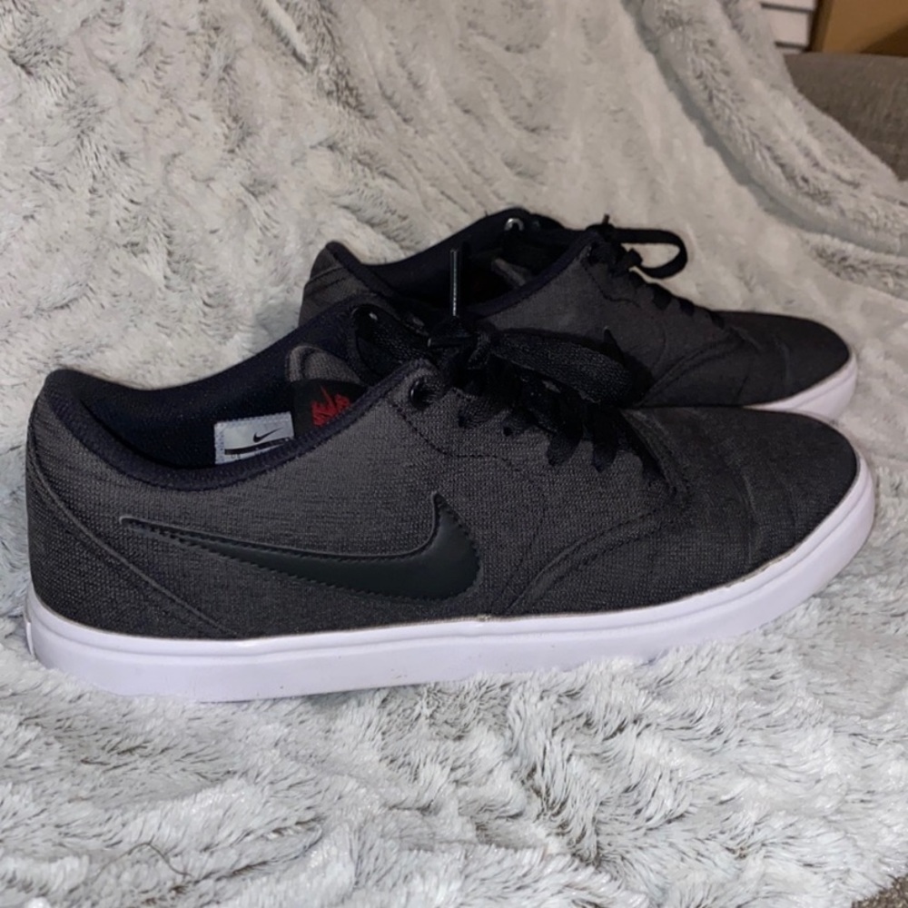 Nike SB Dark Gray/Black Sneakers